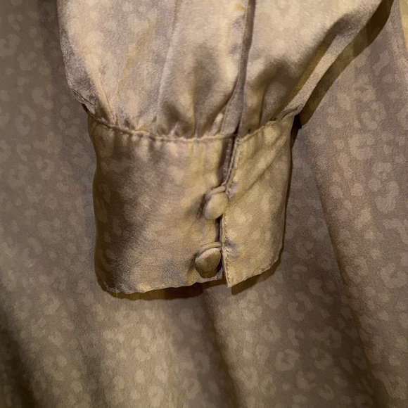 Abercrombie & Fitch Satin Cream Leopard Print Bodysuit‎ Size Large - Picture 6 of 6